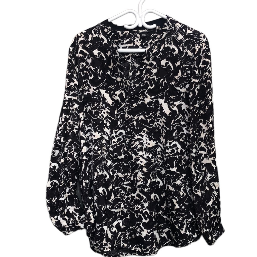 Dkny button down blouse white  black pattern shirt size L